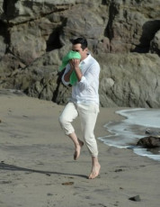 Ty Burrell Feet (12 images)