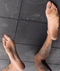 Wiz Khalifa Feet (55 images)