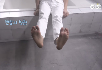Yang Hong Seok Feet (29 images)