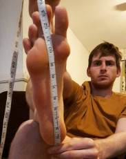 Carl Griffiths Feet (10 images)