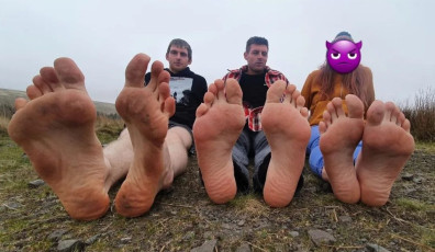 Carl Griffiths Feet (10 images)