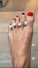 Skylar Astin Feet (112 pics)