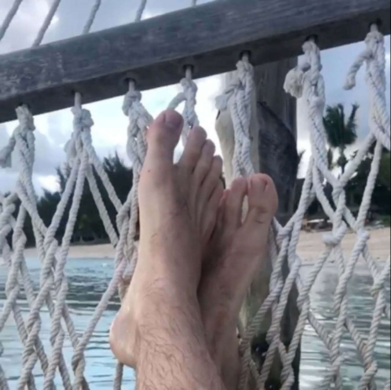 Alexander Dreymon Feet