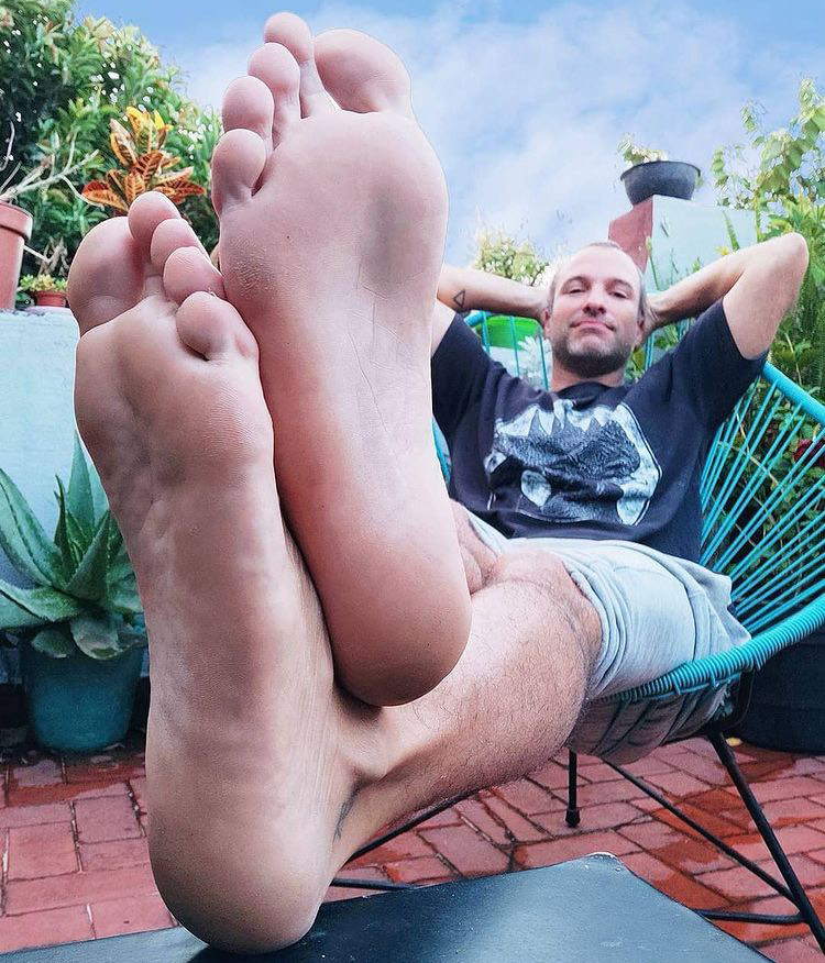 Emanuel Arias Feet