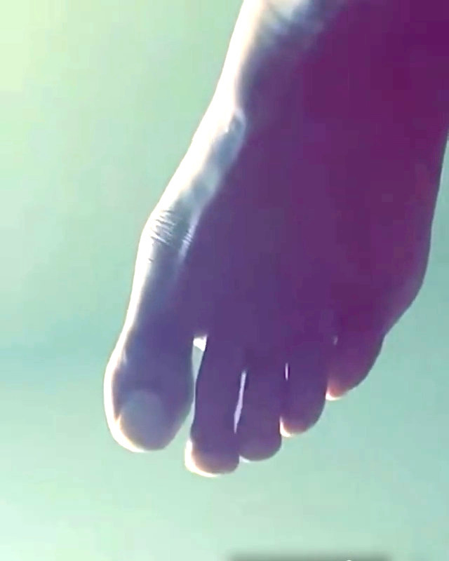 Sua Cravens Feet