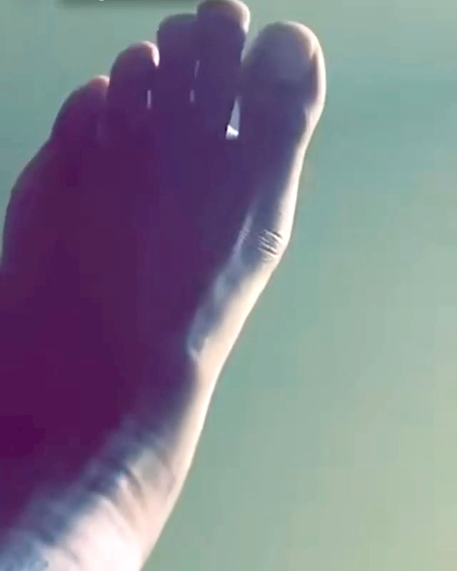 Sua Cravens Feet