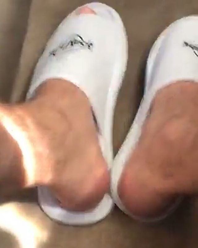 Felix Jaehn Feet