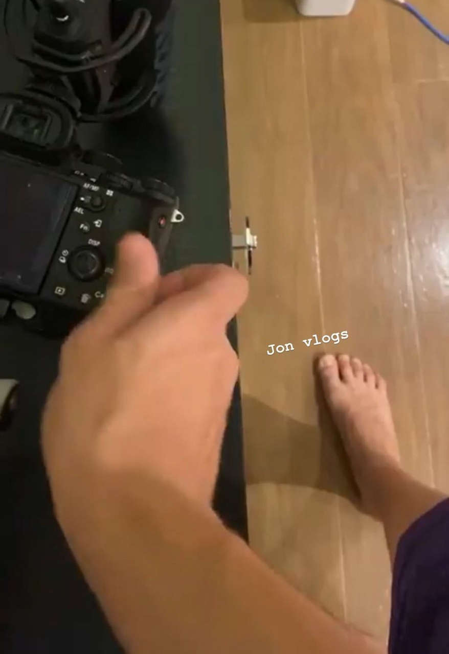 Jon Vlogs Feet