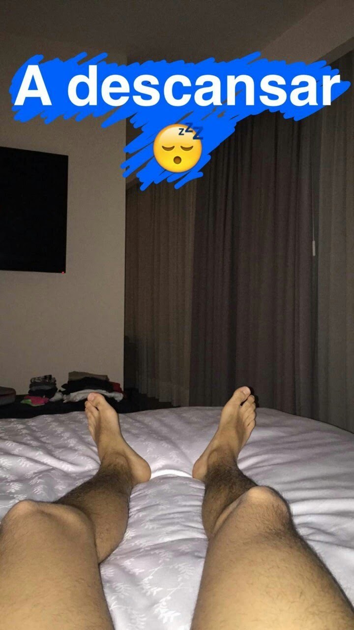 Mario Bautista Feet