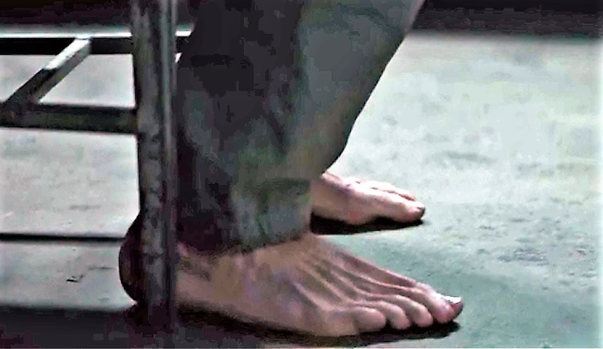 Robbie Amell Feet