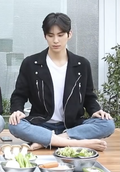 Yoo Taeyang Feet