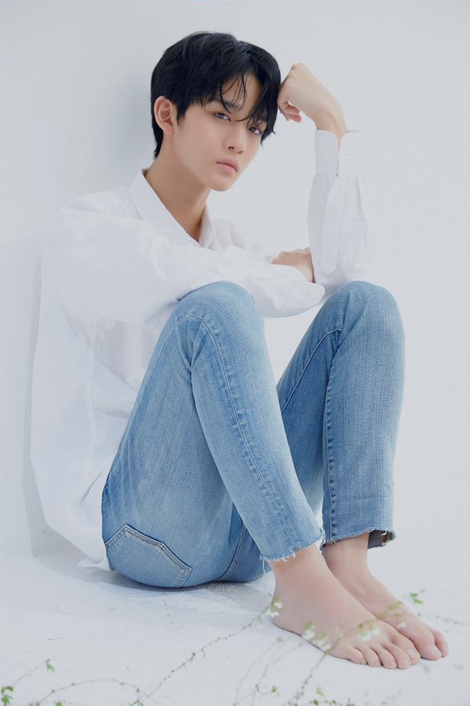 Jin Young Bae Feet