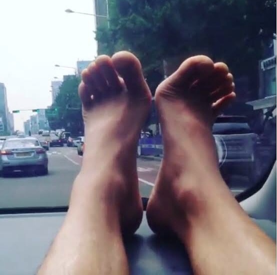 Dong Hae Lee Feet