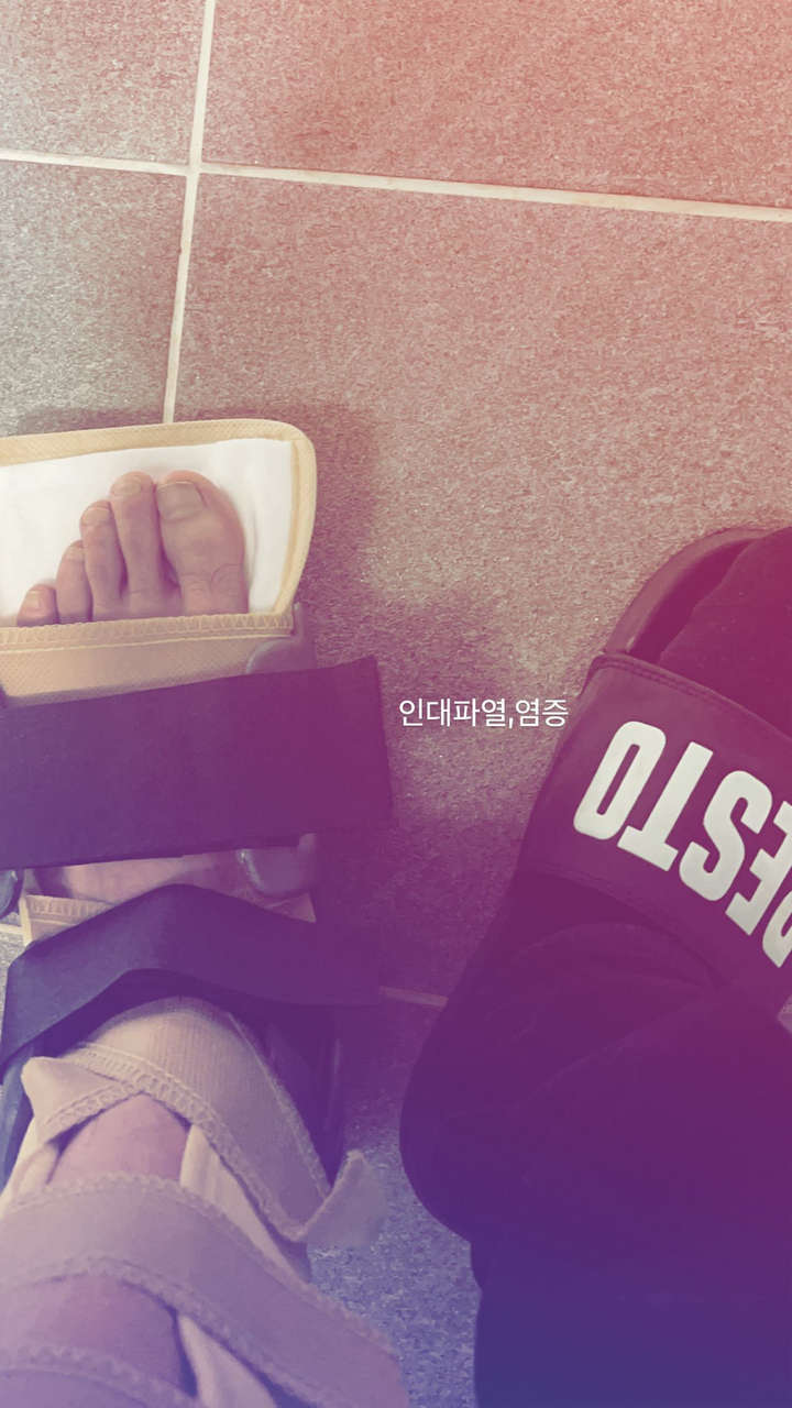 Hyun Jun Heo Feet