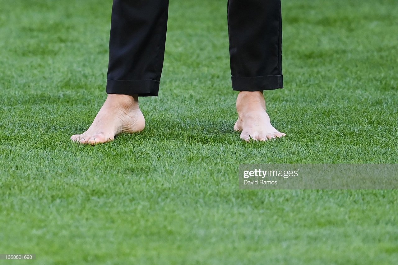 Daniel Alves Feet