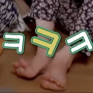 Ju Yeon Lee Feet
