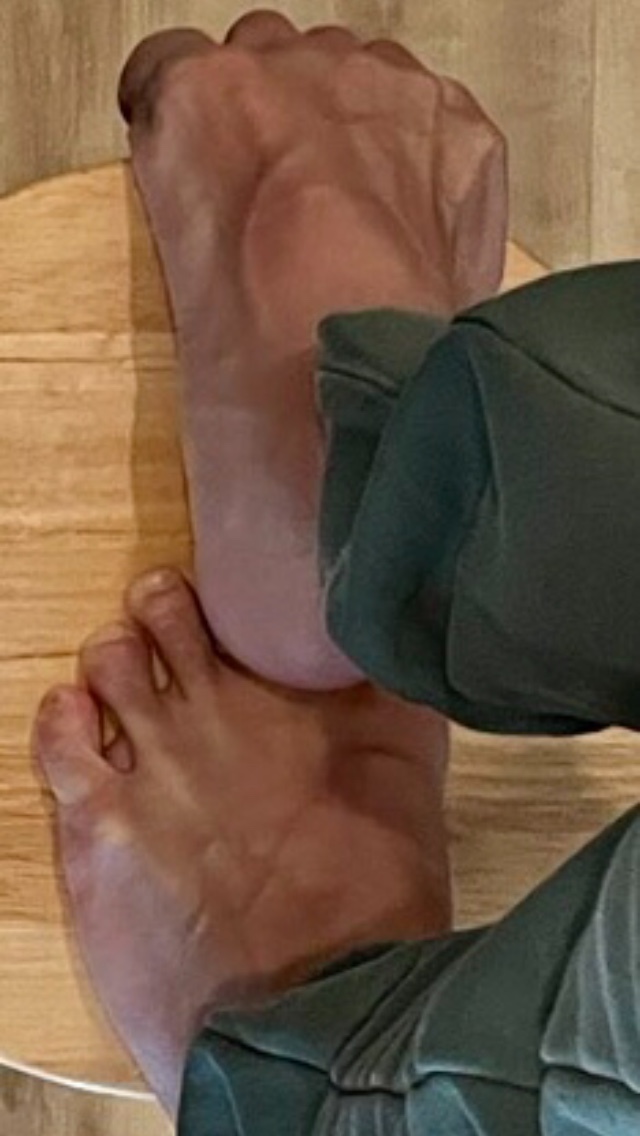Newton Nguyen Feet