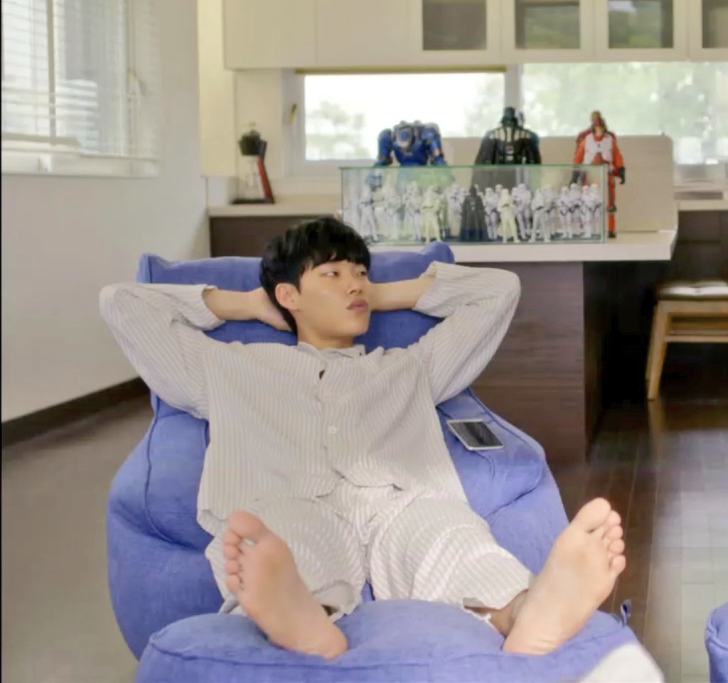 Ryu Jun Yeol Feet