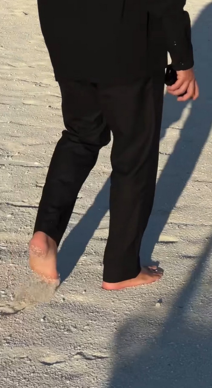 Eric Saade Feet