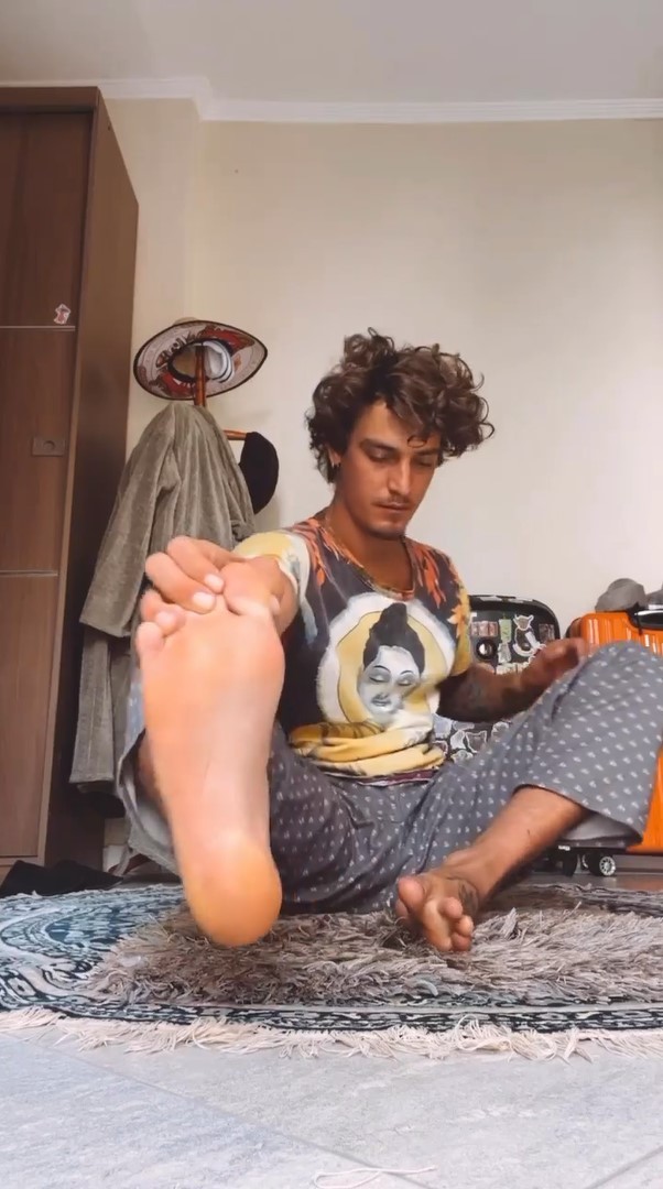 Jonathan Bellini Feet