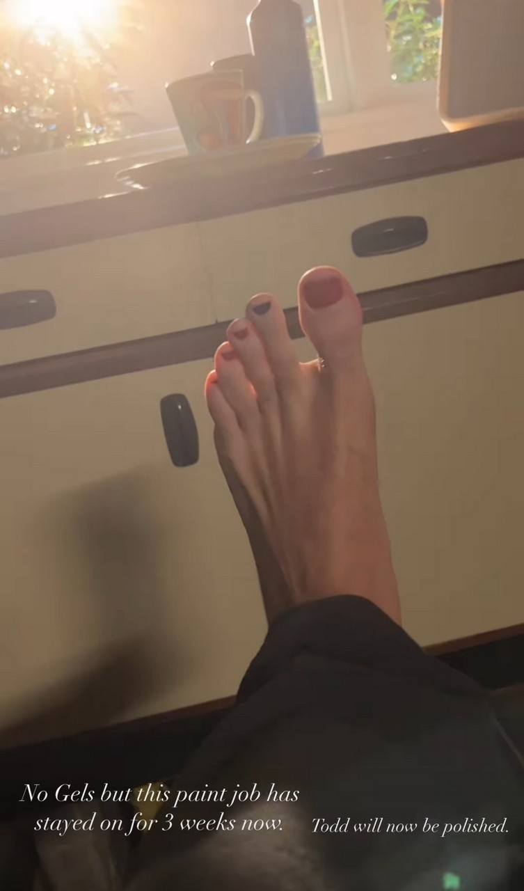 Skylar Astin Feet
